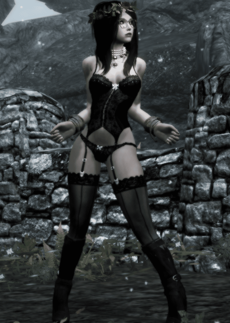 skyrim-game-porn-–-golden-eyes,-black-socks,-serana&#wardrobe